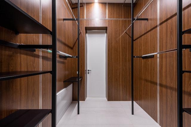 Walk-in closet design ideas